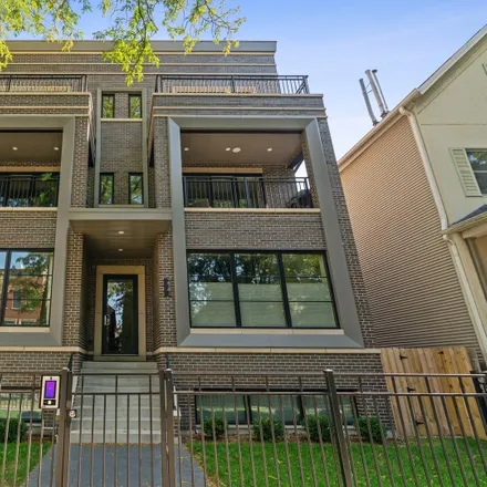 Buy this 4 bed duplex on 2541 North Wayne Avenue in Chicago, IL 60614