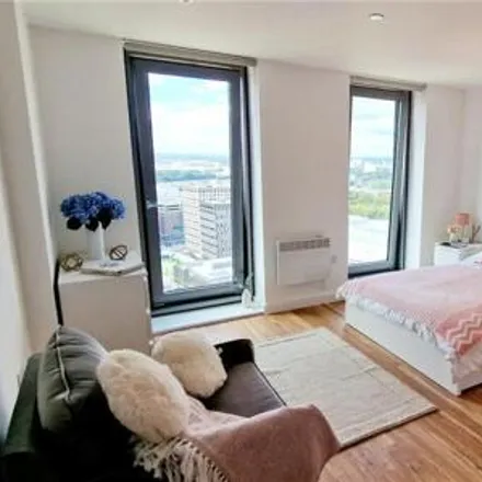 Rent this studio apartment on Michigan Point Tower A in 9 Michigan Avenue, Salford