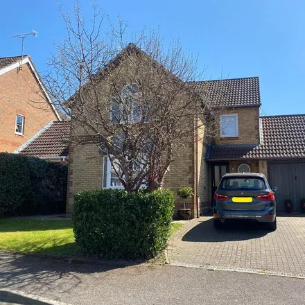 Rent this 4 bed house on Foxglove Close in Chavey Down, RG42 7NW