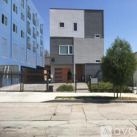 Image 1 - 646 North Serrano Avenue, Unit 2 - Townhouse for rent