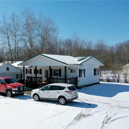 Buy this 3 bed house on 1628 Sugar Creek Drive in Roaming Shores, Ashtabula County