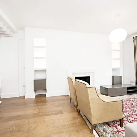 Rent this 2 bed apartment on Park St James in St James's Close, Primrose Hill