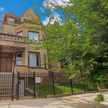 Buy this 8 bed duplex on 3541 West Jackson Boulevard in Chicago, IL 60644