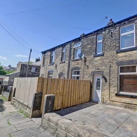 Rent this 3 bed townhouse on Keighley Road in Skipton, BD23 2QT