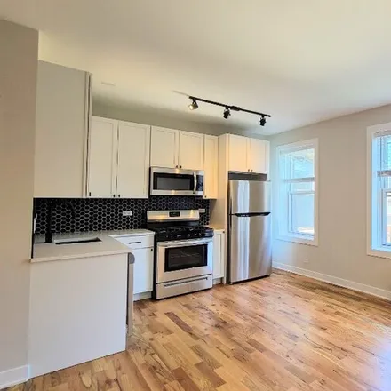 Rent this studio apartment on 656 W Wrightwood Ave