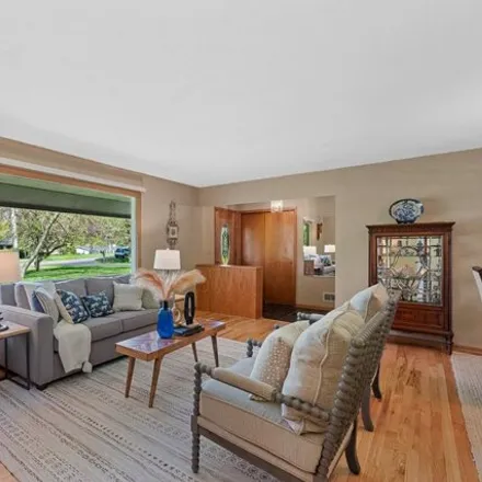Image 7 - 8725 West Poplar Drive, Mequon, WI 53097, USA - House for sale