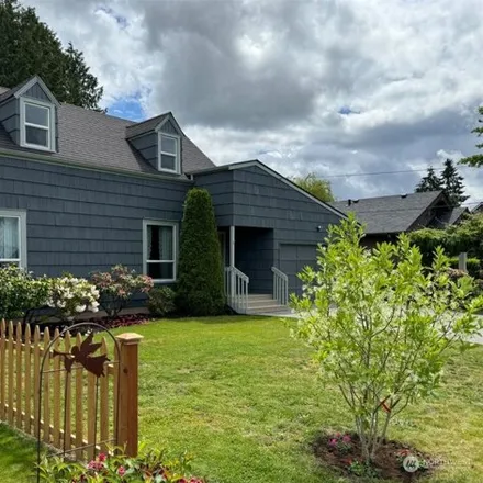 Buy this 3 bed house on 323 Avenue F in Snohomish, Washington