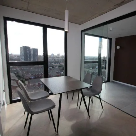 Image 5 - St George's Gardens, Spinners Way, Manchester, M15 4TZ, United Kingdom - Apartment for rent