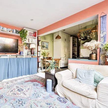 Rent this 2 bed apartment on Musard Road in London, W14 9RS