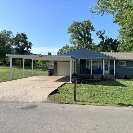 Buy this 3 bed house on 3934 Limestone Road in Bartlesville, OK 74006