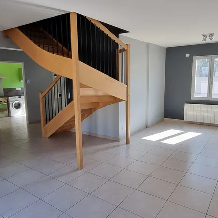 Rent this 6 bed apartment on 13 Rue de l'Ancienne Poste in 89140 Pont-sur-Yonne, France