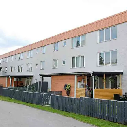 Rent this 3 bed apartment on Rosendalsskolan in Skrivaregatan 19, 586 47 Linköping
