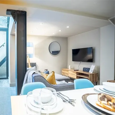 Rent this 2 bed apartment on Shorrolds Road in London, SW6 7TR