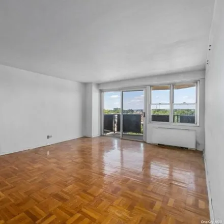 Image 6 - 17-85 215th Street, New York, NY 11360, USA - Apartment for sale