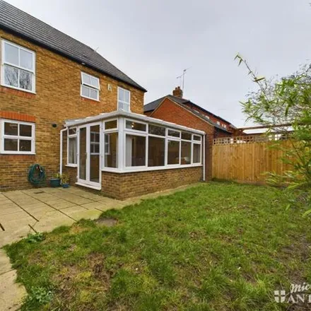 Image 3 - Sandhill Way, Fairford Leys, HP19 8GT, United Kingdom - House for sale