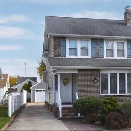 Image 1 - 195 Ocean Avenue, Village of Lynbrook, NY 11563, USA - House for sale