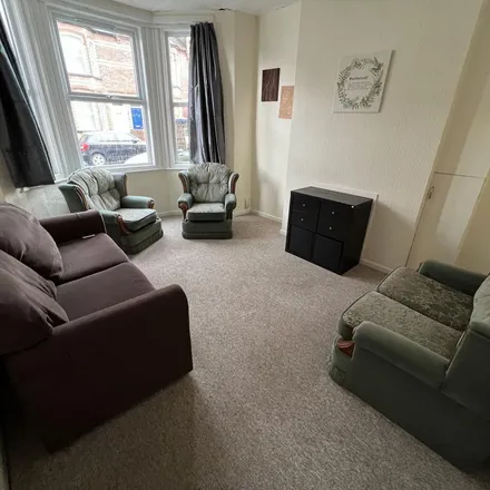 Image 2 - Alexandra Way, Park Road, Thornbury, BS35 1HR, United Kingdom - Apartment for rent