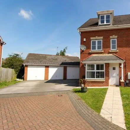 Buy this 4 bed duplex on Doncaster Road in Armthorpe, DN3 2BU