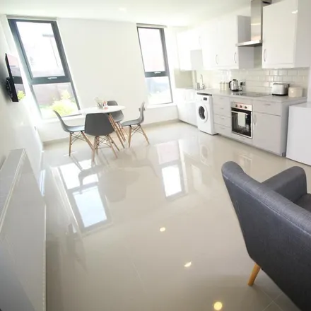 Rent this 3 bed apartment on University of Leeds in Springfield Mount, Leeds