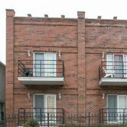 Rent this 3 bed apartment on 1465 W Cortez St