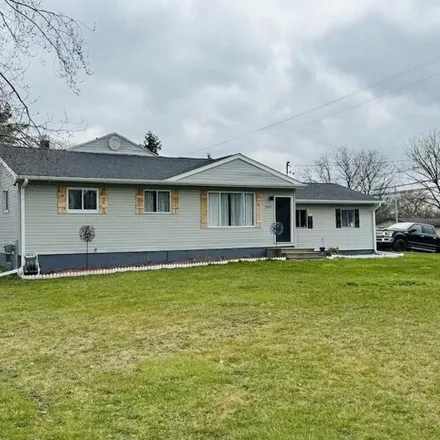 Buy this 3 bed house on 6490 West Bristol Road in Swartz Creek, MI 48473