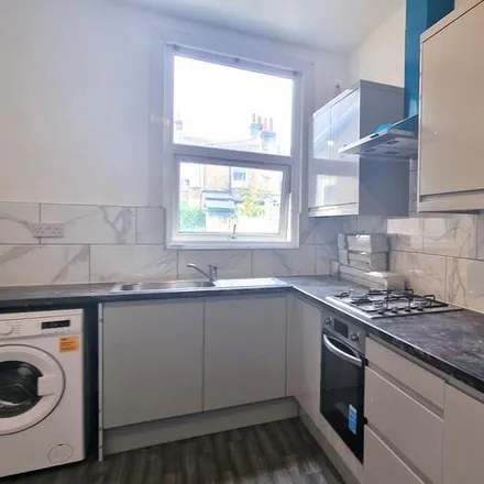 Rent this 3 bed townhouse on 95 Ashville Road in London, E11 4DE