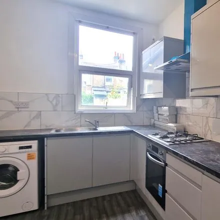 Image 1 - 95 Ashville Road, London, E11 4DE, United Kingdom - Townhouse for rent