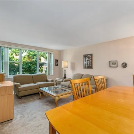 Image 2 - 23-20 Bell Boulevard, New York, NY 11360, USA - Apartment for sale
