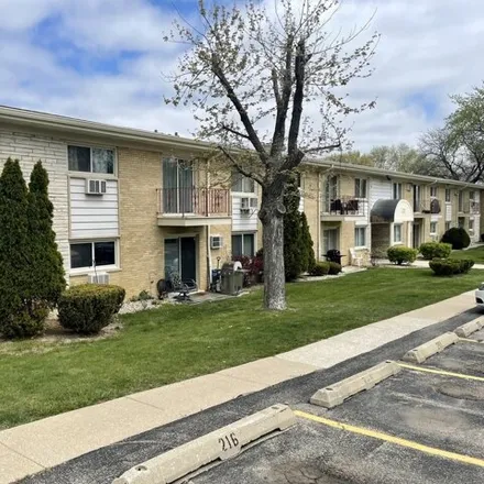 Buy this 1 bed condo on 538 Carlysle Drive in Clarendon Hills, DuPage County