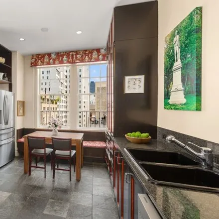 Image 6 - Building at 45 East 66th Street, 45 East 66th Street, New York, NY 10065, USA - Apartment for sale