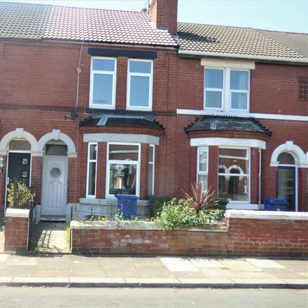 Rent this 3 bed townhouse on Ravensworth Road in City Centre, Doncaster