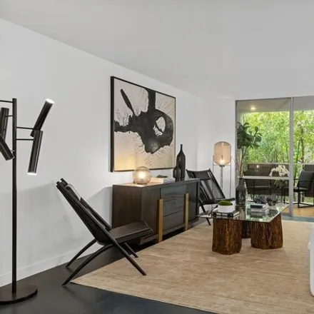 Image 3 - 8366 Willoughby Avenue, West Hollywood, CA 90069, USA - Condo for sale