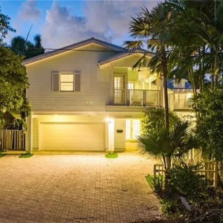 Buy this 8 bed house on 1047 North South Lake Drive in Hollywood, FL 33019