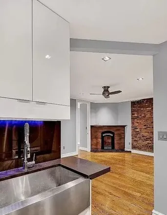 Image 3 - 330 East 6th Street, New York, NY 10003, USA - Apartment for rent