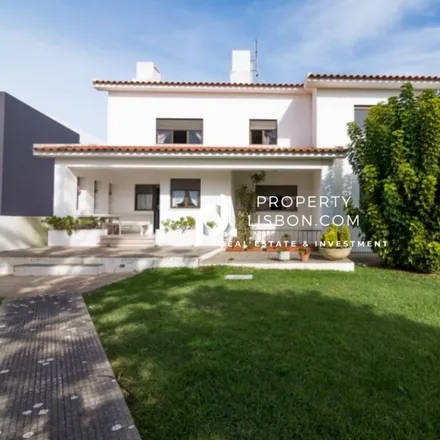 Buy this 6 bed house on Rua Doutor Francisco Sá Carneiro in 2520-430 Peniche, Portugal