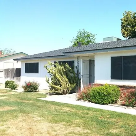 Buy this 3 bed house on 362 6th Avenue Drive in Kingsburg, CA 93631