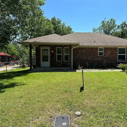 Buy this 2 bed house on 368 West South Street in Whitesboro, TX 76273