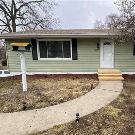 Buy this 3 bed house on 1124 McKinley Avenue in Des Moines, IA 50315