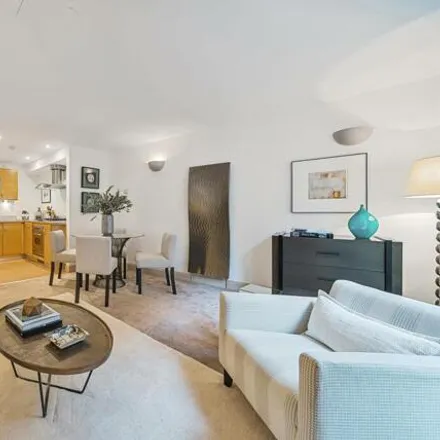 Image 3 - 39 Earl's Court Square, London, SW5 9BY, United Kingdom - Apartment for sale
