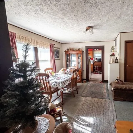 Image 7 - 1084 West Grissom Avenue, Mitchell, Lawrence County, IN 47446, USA - House for sale