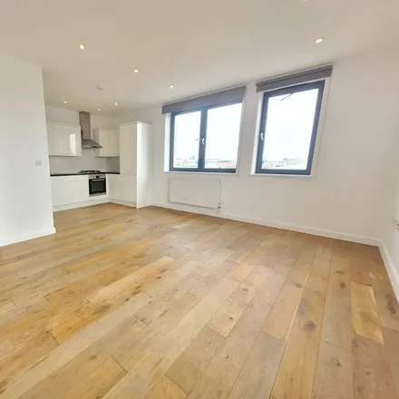 Rent this 2 bed apartment on 1000 North Circular Road in London, NW2 7FJ