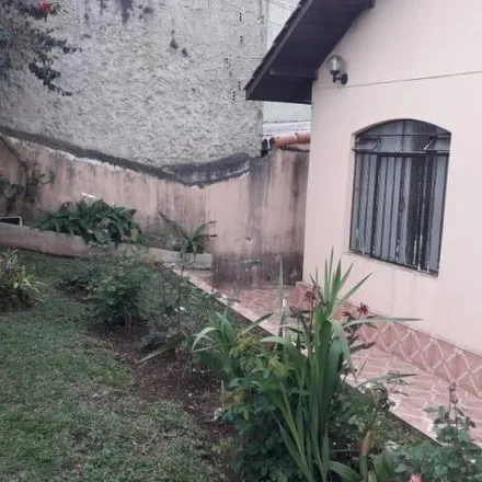 Buy this 6 bed house on Rua Pitanguá 101 in São Braz, Curitiba - PR