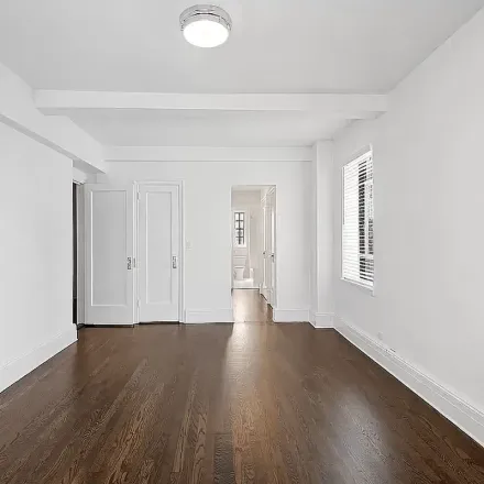 Rent this 3 bed apartment on 43 West 87th Street in New York, NY 10024