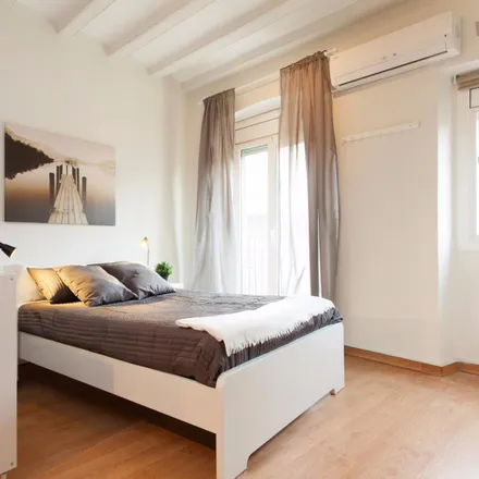 Rent this studio apartment on Carrer de l'Hospital in 85, 08001 Barcelona
