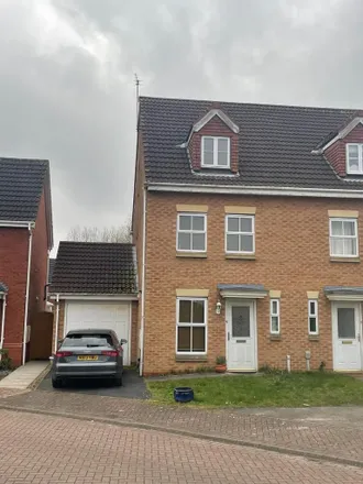 Rent this 3 bed duplex on Lilac Road in Brough, HU15 1SS
