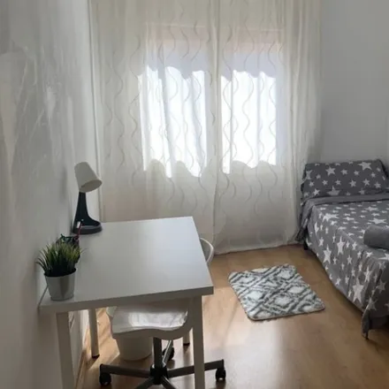 Rent this 4 bed room on Avinguda del Carrilet in 94, 08902 l'Hospitalet de Llobregat