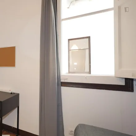 Rent this 4 bed room on Carrer de Sugranyes in 111, 08028 Barcelona