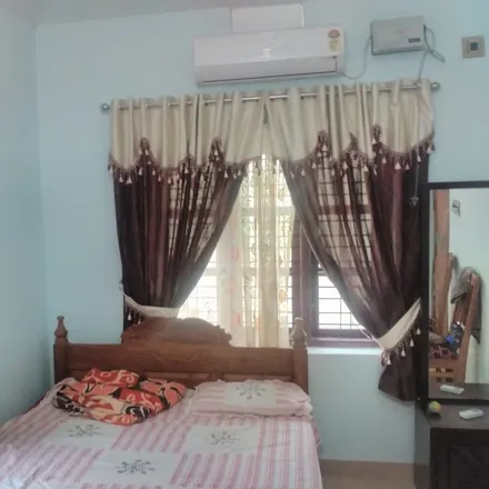 Rent this 1 bed house on Thiruvazhamkunnu