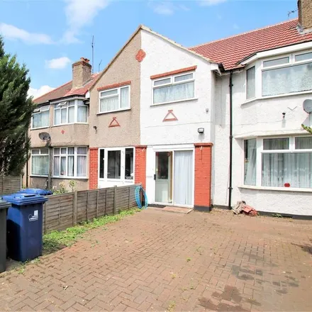 Rent this 3 bed townhouse on Ruislip Road in London, UB6 9RF