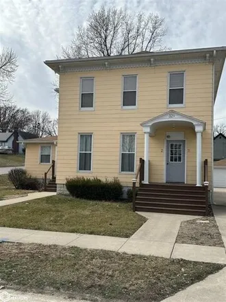 Buy this 3 bed house on 1422 Aetna Street in Burlington, IA 52601